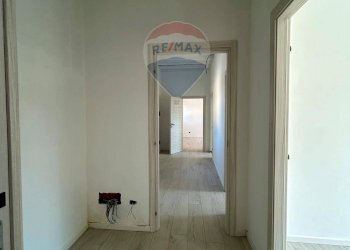 Hall / corridoio - Trilocale Via Visconti
 
9, Vanzaghello - foto 14