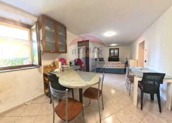 Sala da pranzo - Villa Bifamiliare Via Provinciale
 
46, Cadegliano-Viconago - foto 4