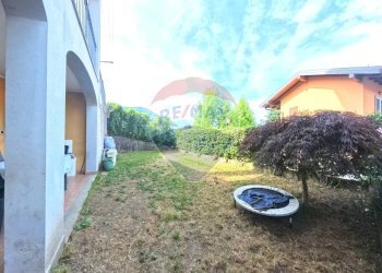 Giardino - Villa Bifamiliare Via Provinciale
 
46, Cadegliano-Viconago - foto 9