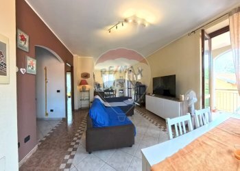 Sala da pranzo - Villa Bifamiliare Via Provinciale
 
46, Cadegliano-Viconago - foto 13