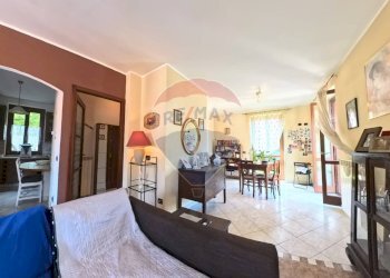 Sala da pranzo - Villa Bifamiliare Via Provinciale
 
46, Cadegliano-Viconago - foto 14