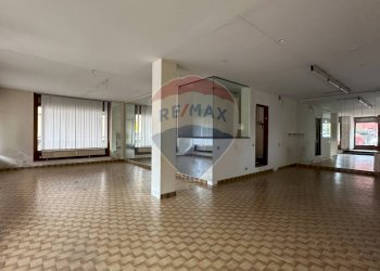 Locale - Locale Commerciale Via Rossini
 
4, Luino - foto 2