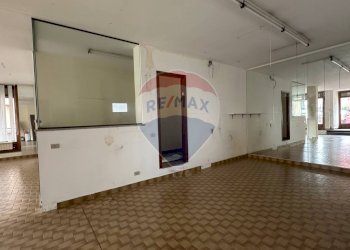 Locale - Locale Commerciale Via Rossini
 
4, Luino - foto 4