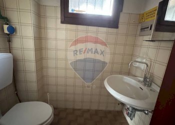 Bagno - Locale Commerciale Via Rossini
 
4, Luino - foto 5