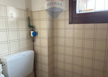 Bagno - Locale Commerciale Via Rossini
 
4, Luino - foto 6