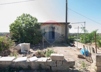 Giardino - Casa indipendente Via Giuseppe Garibaldi
 
171, Caltagirone - foto 2