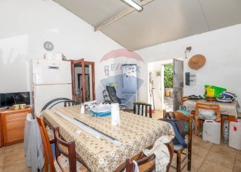 Sala da pranzo - Casa indipendente Via Giuseppe Garibaldi
 
171, Caltagirone - foto 10