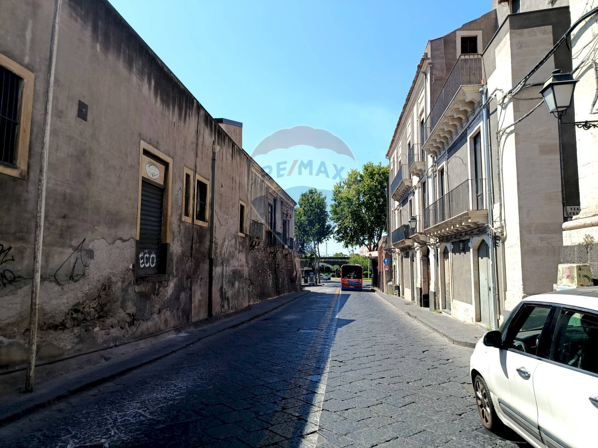 Edificio all\'aperto - Locale Commerciale Via Porticello
 
4, Catania - foto 3