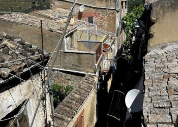 Edificio all\'aperto - Independent house Via Roccabianca
 
21, Piazza Armerina - photo 38