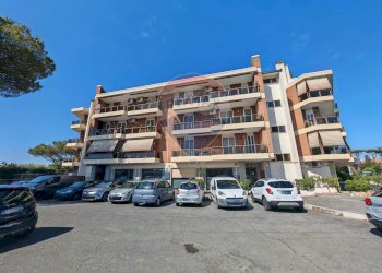 Edificio all\'aperto - Bilocale Via Degli Aldobrandeschi, Roma - foto 1
