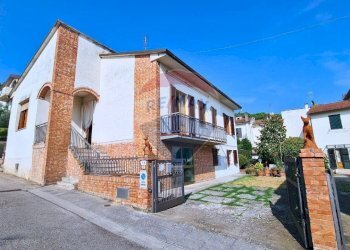 Casa all\'aperto - Independent house Via Petrarca
 
14, Vinci - photo 1