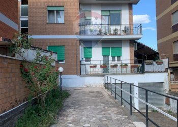 Edificio all\'aperto - Bilocale VIA VINCENZO MONTI
 
38, Guidonia Montecelio - foto 2