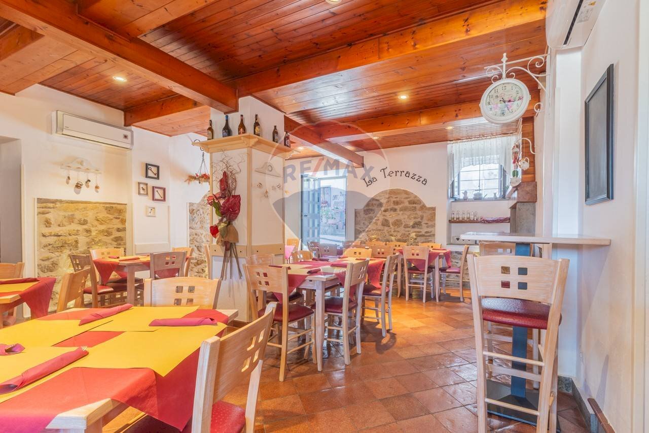 Sala da pranzo - Commercial Premises Montecavallo
 
87, Monte Romano - photo 1
