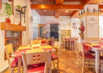 Sala da pranzo - Commercial Premises Montecavallo
87, Monte Romano - photo 23