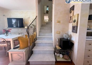 dettaglio scala - Appartamento Via Guicciardi, Seravezza - foto 11