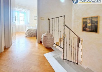 dettaglio scala - Appartamento Via Guicciardi, Seravezza - foto 12