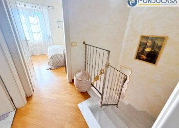 dettaglio scala - Appartamento Via Guicciardi, Seravezza - foto 13