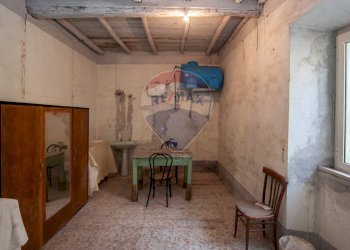 Sala da pranzo - Semi-detached house via Principessa Augusta Gabrielli
 
4, Prossedi - photo 12