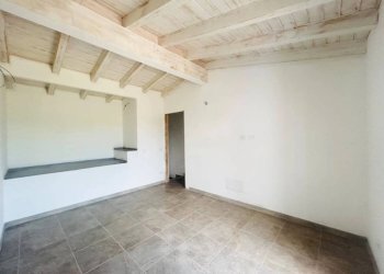 Stanza non arredata - Villa a Schiera Posada - foto 5