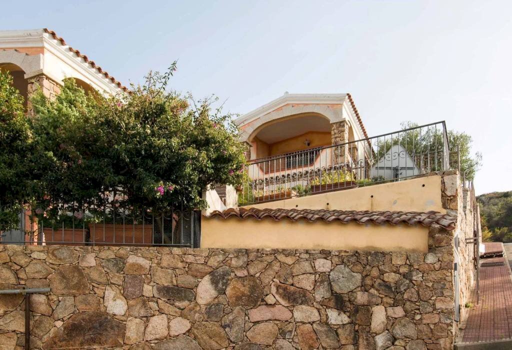 Facciata - Villa via SANDRO PERTINI, Loiri Porto San Paolo - foto 2