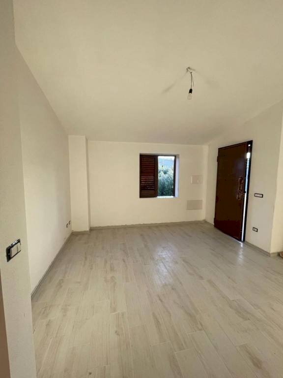 Stanza non arredata - Trilocale Torpè - foto 3