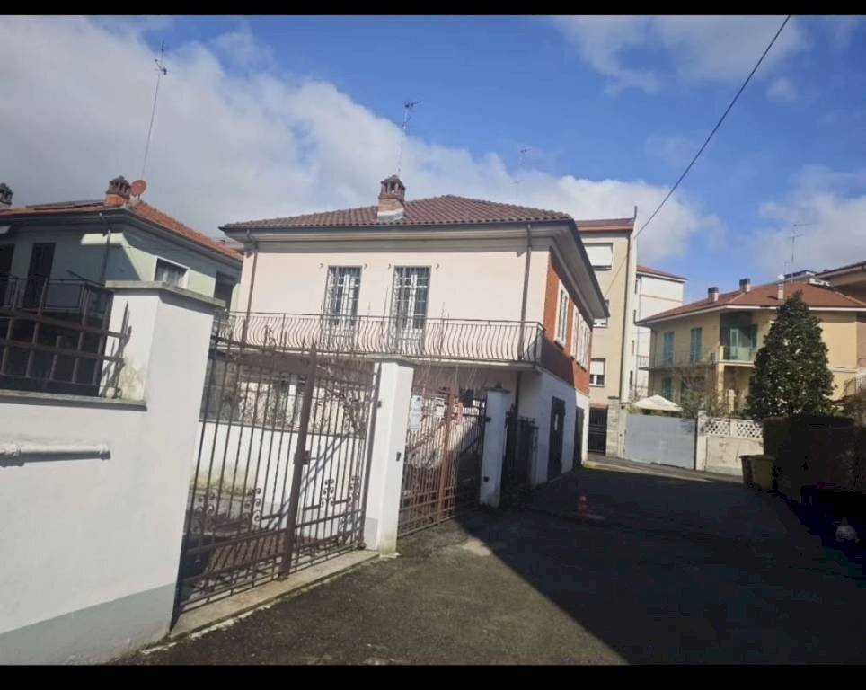 Facciata - Box via Ezio Baroncini, Asti - foto 1