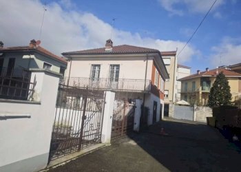 Facciata - Box via Ezio Baroncini, Asti - foto 1