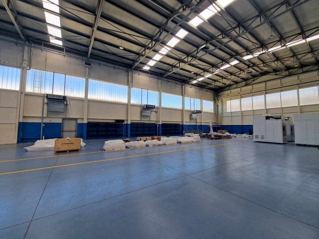 Interno non residenziale - Capannone via Giovanni Fattori, Inveruno - foto 2