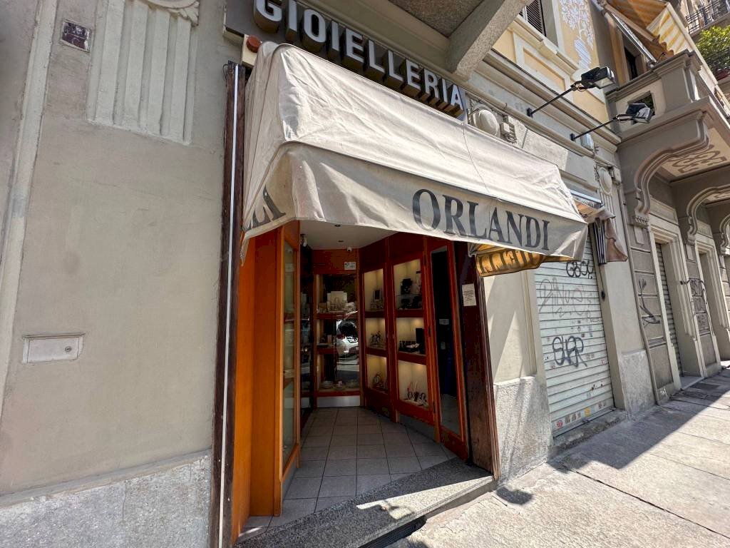 Facciata - Negozio corso Regina Margherita, 24/B, Torino - foto 1
