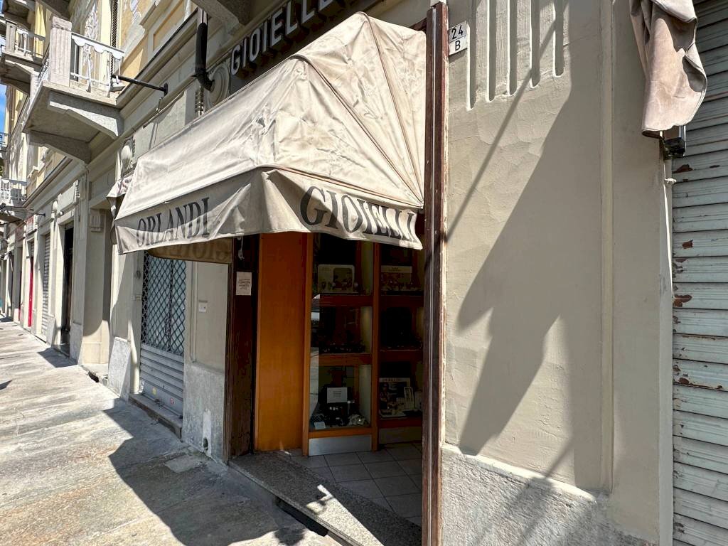 Facciata - Negozio corso Regina Margherita, 24/B, Torino - foto 2