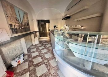 Shop Via Sant'Isaia, Bologna (neighborhood Malpighi) - photo 9