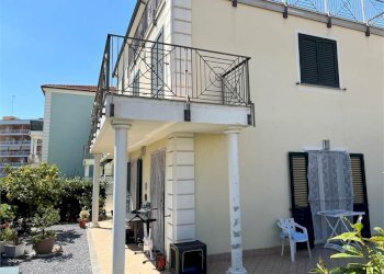 Bilocale Via Aurelia 30, Riva Ligure (IM), Riva Ligure - foto 1