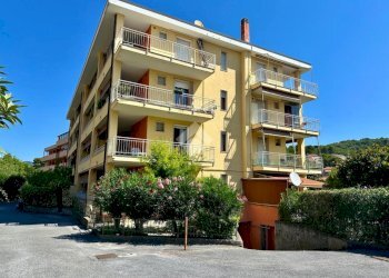 Bilocale Via Amerigo Vespucci, Andora - foto 1