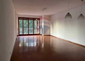 Stanza vuota - Quadrilocale Via Monviso
 
6, Varese - foto 3