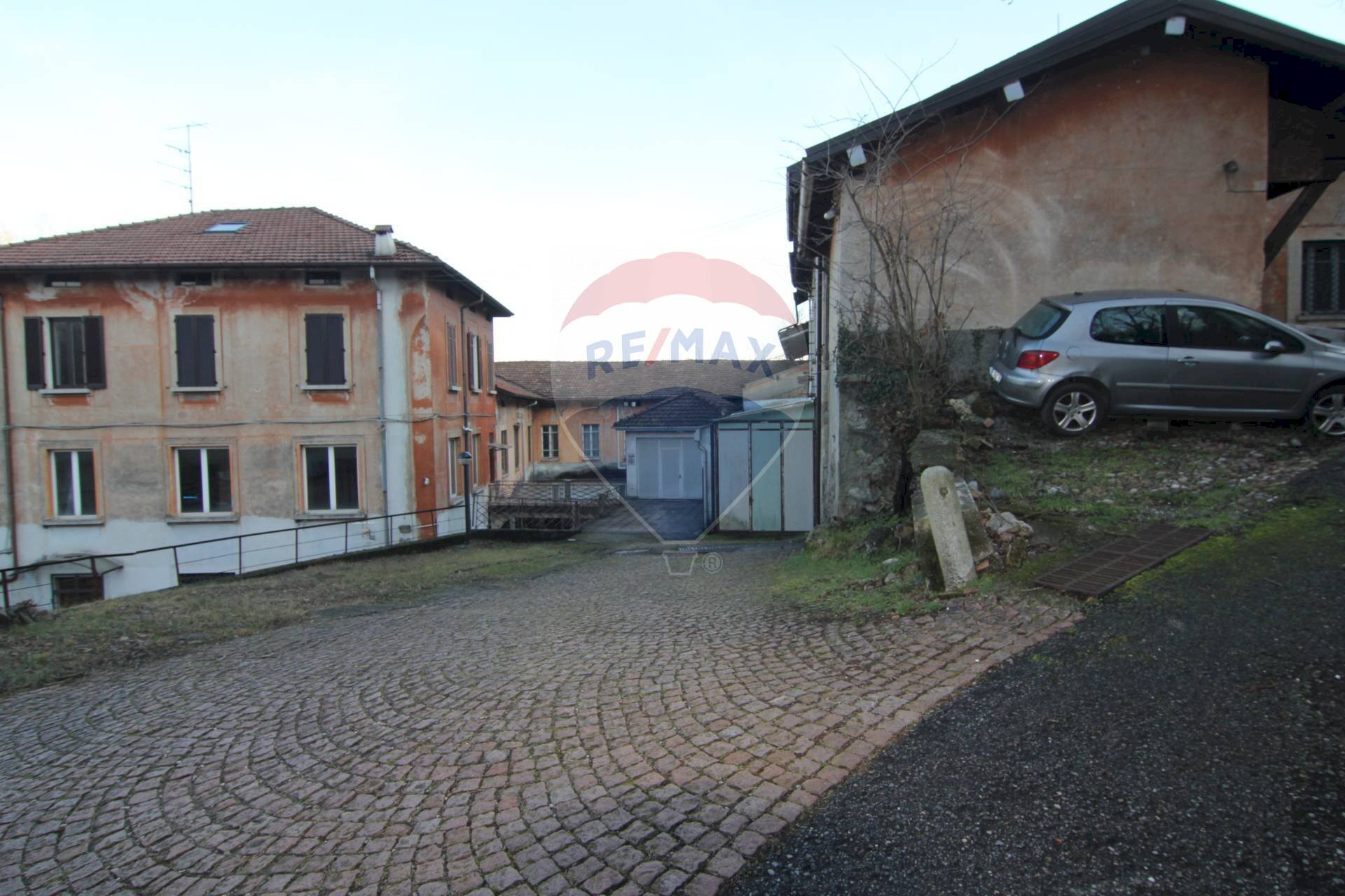 Casa all\'aperto - Capannone viale valganna
 
240, Varese - foto 2