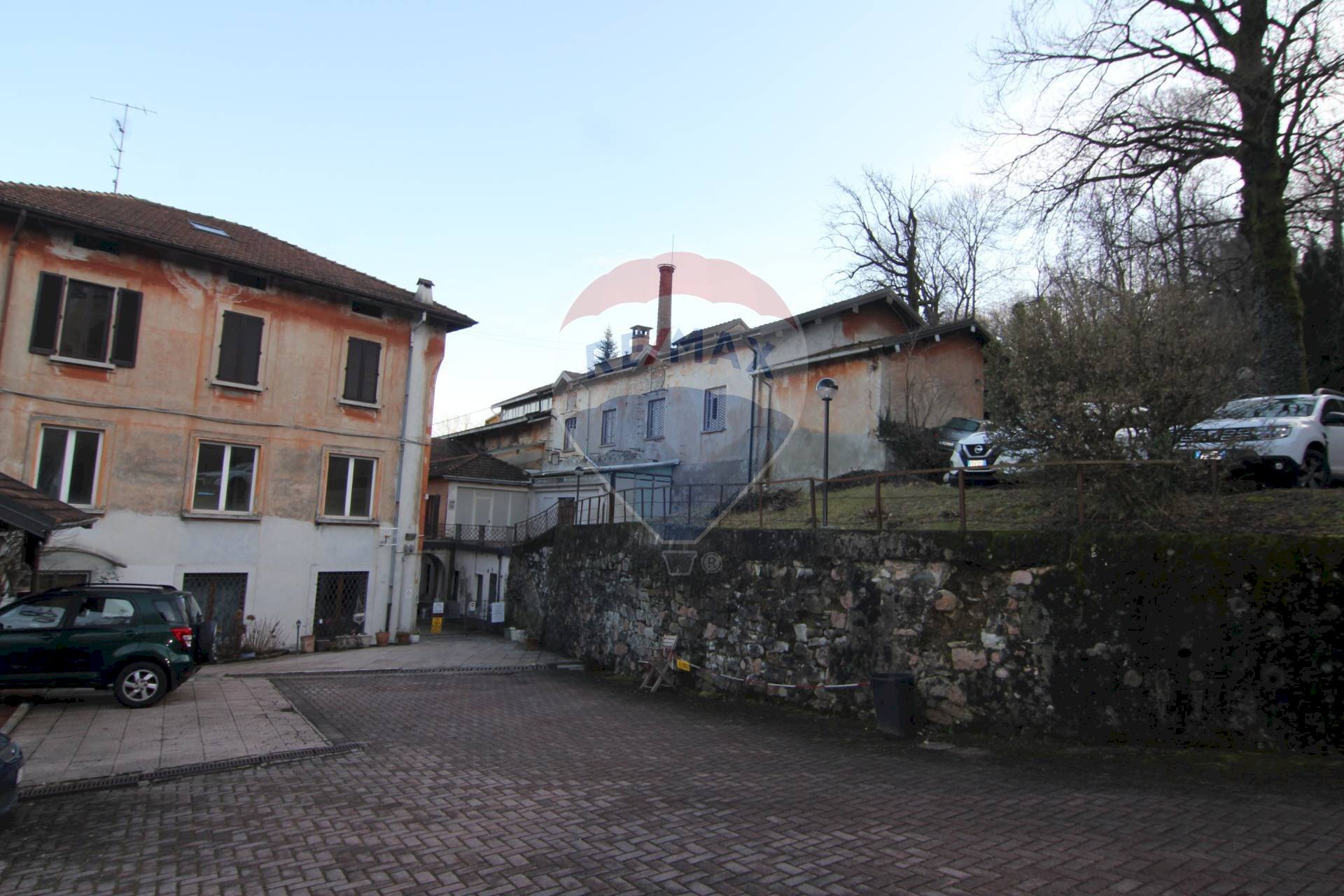 Edificio all\'aperto - Capannone viale valganna
 
240, Varese - foto 3