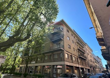 Edificio all\'aperto - Negozio Via Cavour
 
44, Varese - foto 1