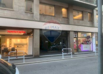 Edificio all\'aperto - Negozio Via Cavour
 
44, Varese - foto 2