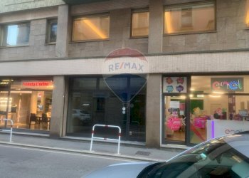 Edificio all\'aperto - Negozio Via Cavour
 
44, Varese - foto 12