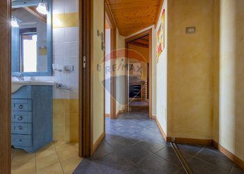 Hall / corridoio - Trilocale Via Piave
 
10, Lozza - foto 10
