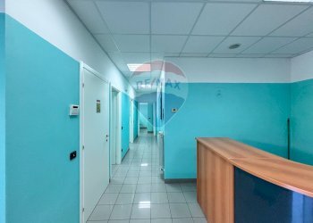 Hall / corridoio - Ufficio via Trentini
 
1, Clivio - foto 13