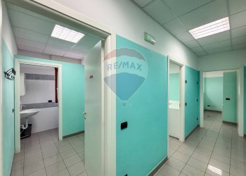 Hall / corridoio - Ufficio via Trentini
 
1, Clivio - foto 14