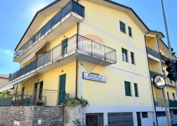 Edificio all\'aperto - Ufficio via Trentini
 
1, Clivio - foto 20