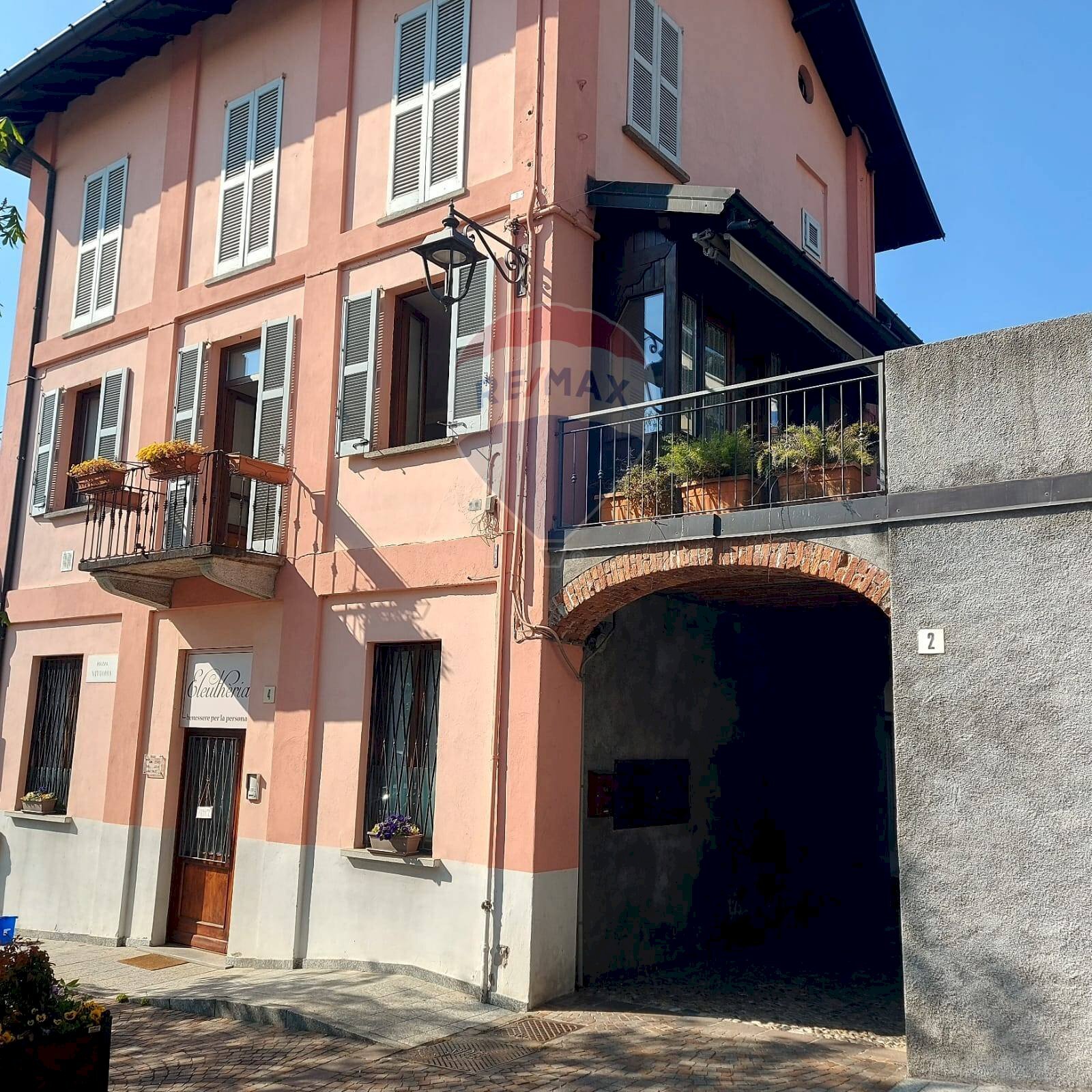 Edificio all\'aperto - Two-room apartment Piazza Della Vittoria
 
6, Gemonio - photo 2