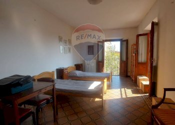 Camera / camera da letto - Bilocale Piazza Della Vittoria
 
6, Gemonio - foto 10