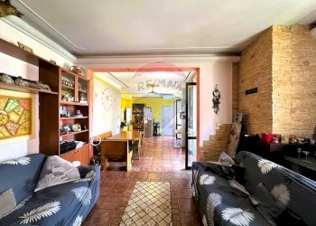 Soggiorno - Three-room apartment via comolli
 
16, Arcisate - photo 4
