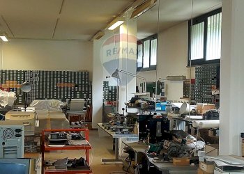 Dispensa di stoccaggio - Laboratorio Via Fratelli De Grandi
 
21, Varese - foto 21