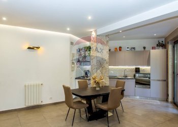 Sala da pranzo - Trilocale Via Ravanusa - Tremestieri Etneo
 
48, San Giovanni la Punta - foto 9