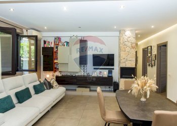 Sala da pranzo - Trilocale Via Ravanusa - Tremestieri Etneo
 
48, San Giovanni la Punta - foto 10