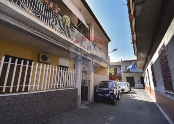 Edificio all\'aperto - Quadrilocale Via di Mauro Natale
 
37, San Giovanni la Punta - foto 1